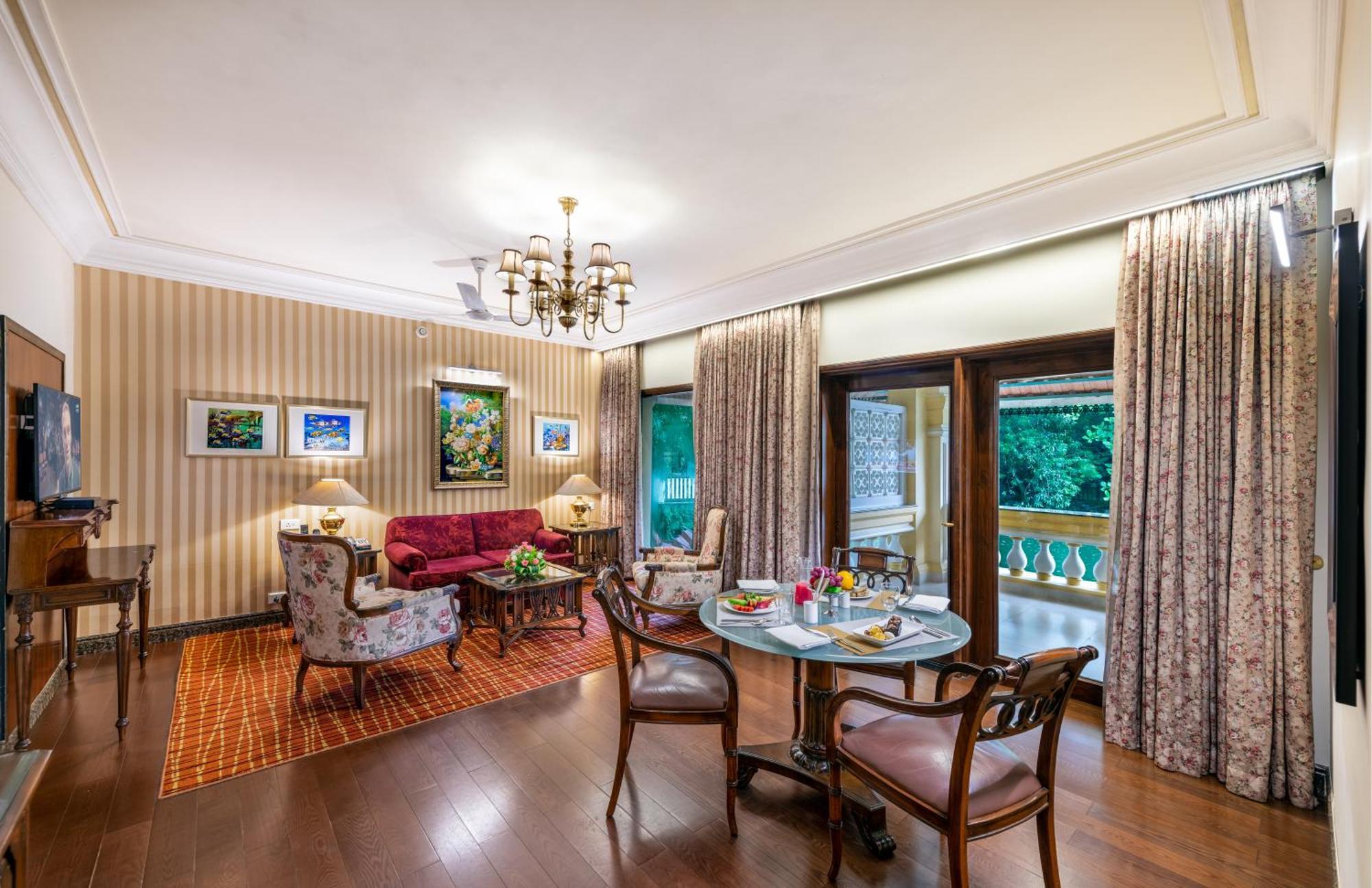 Mayfair Lagoon सहारा 5*