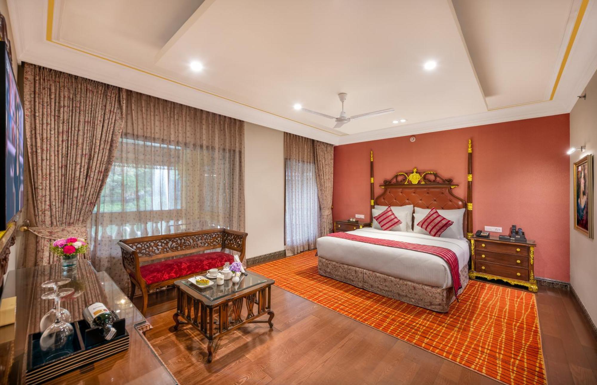 Mayfair Lagoon 5*