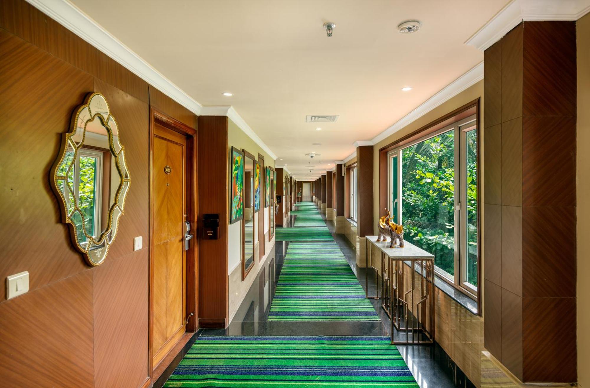 सहारा Mayfair Lagoon