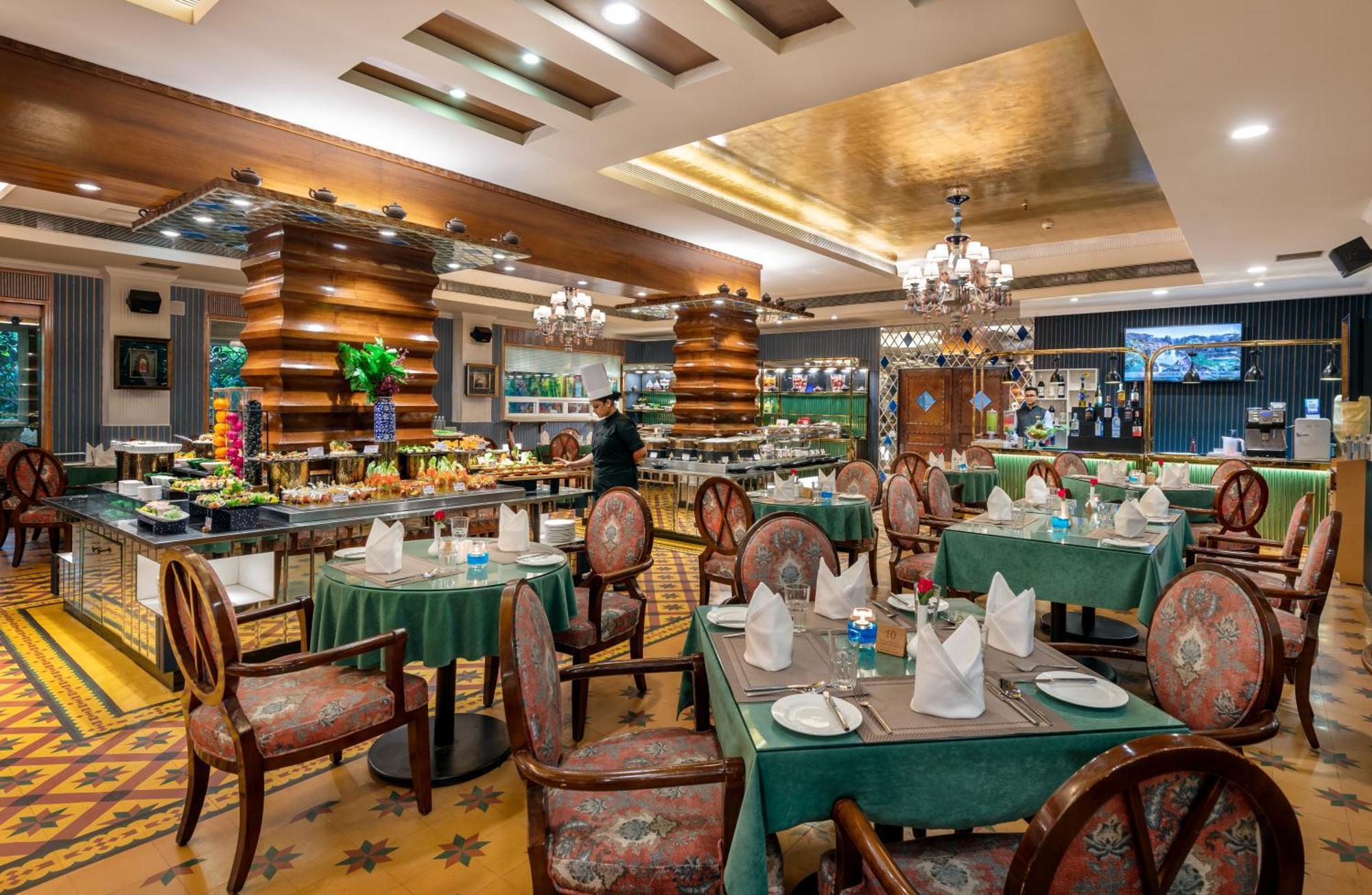 सहारा Mayfair Lagoon