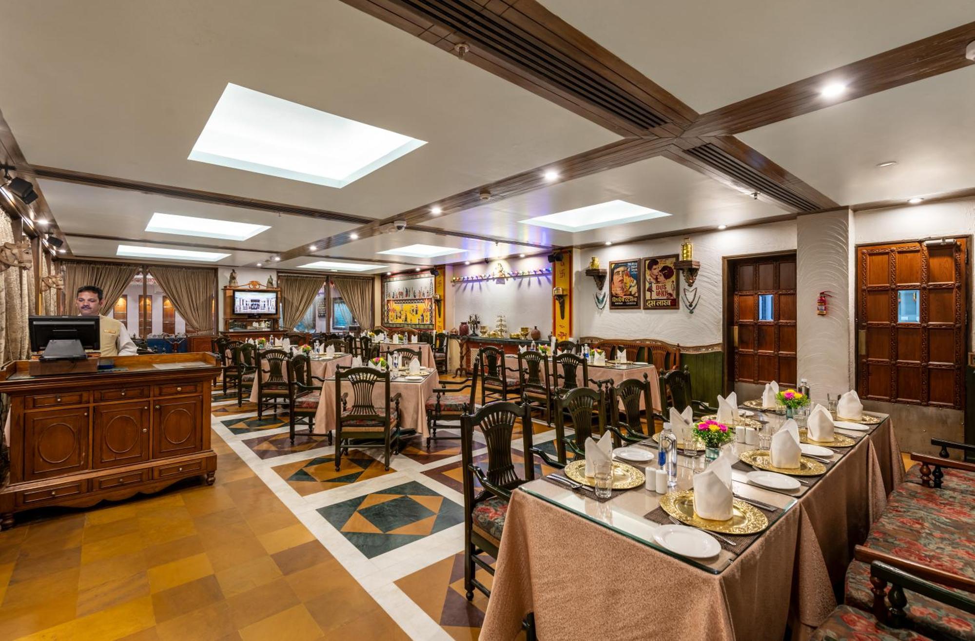 सहारा Mayfair Lagoon