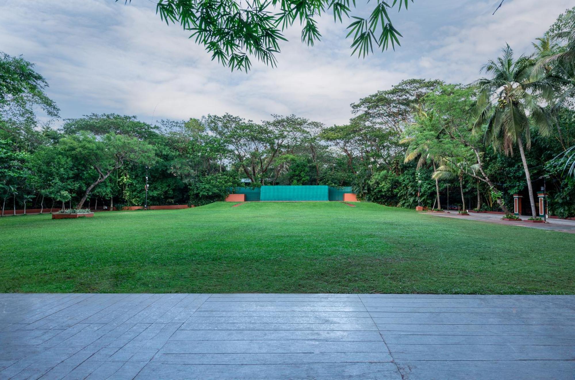 Mayfair Lagoon 5*