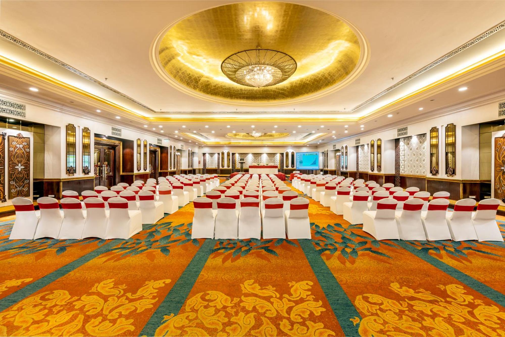 Mayfair Lagoon 5*