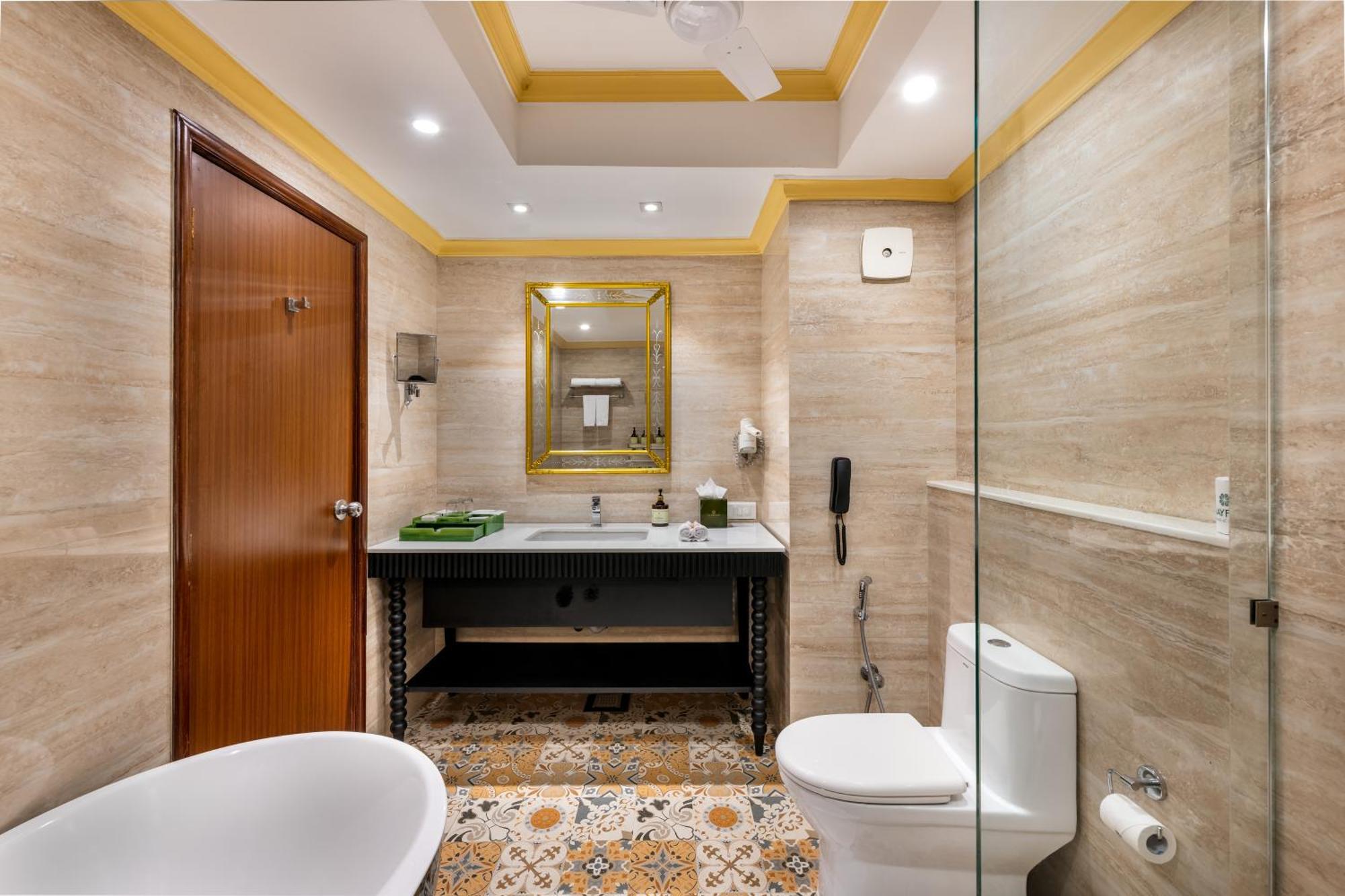 Mayfair Lagoon 5*