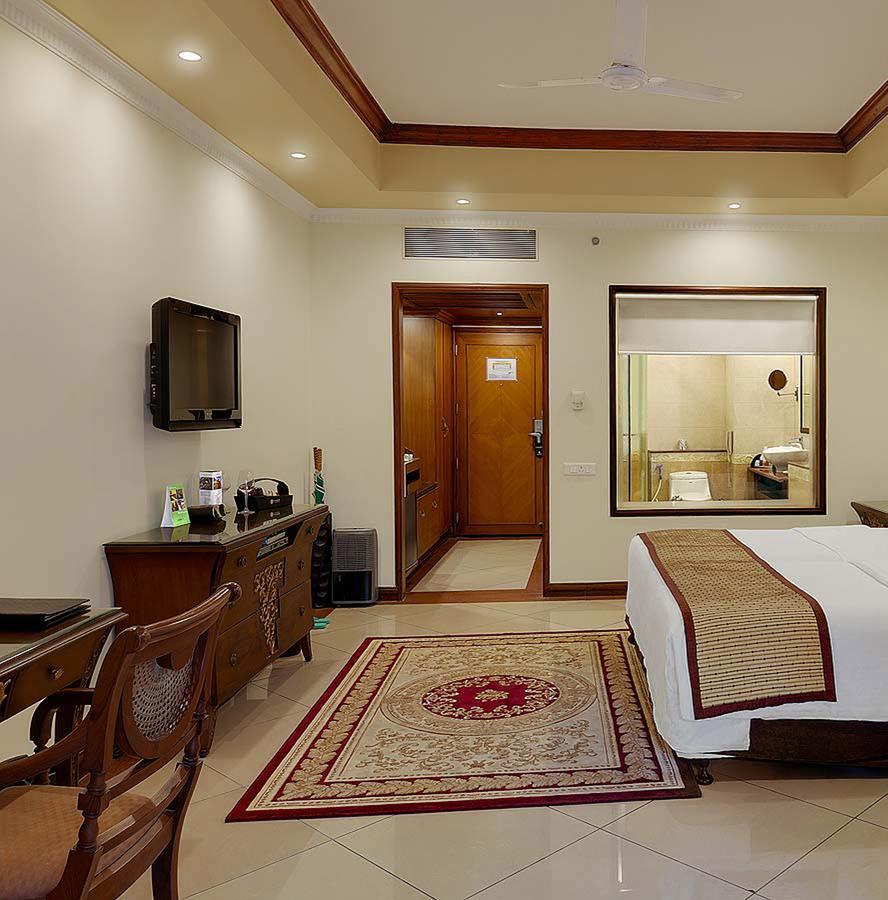 सहारा Mayfair Lagoon